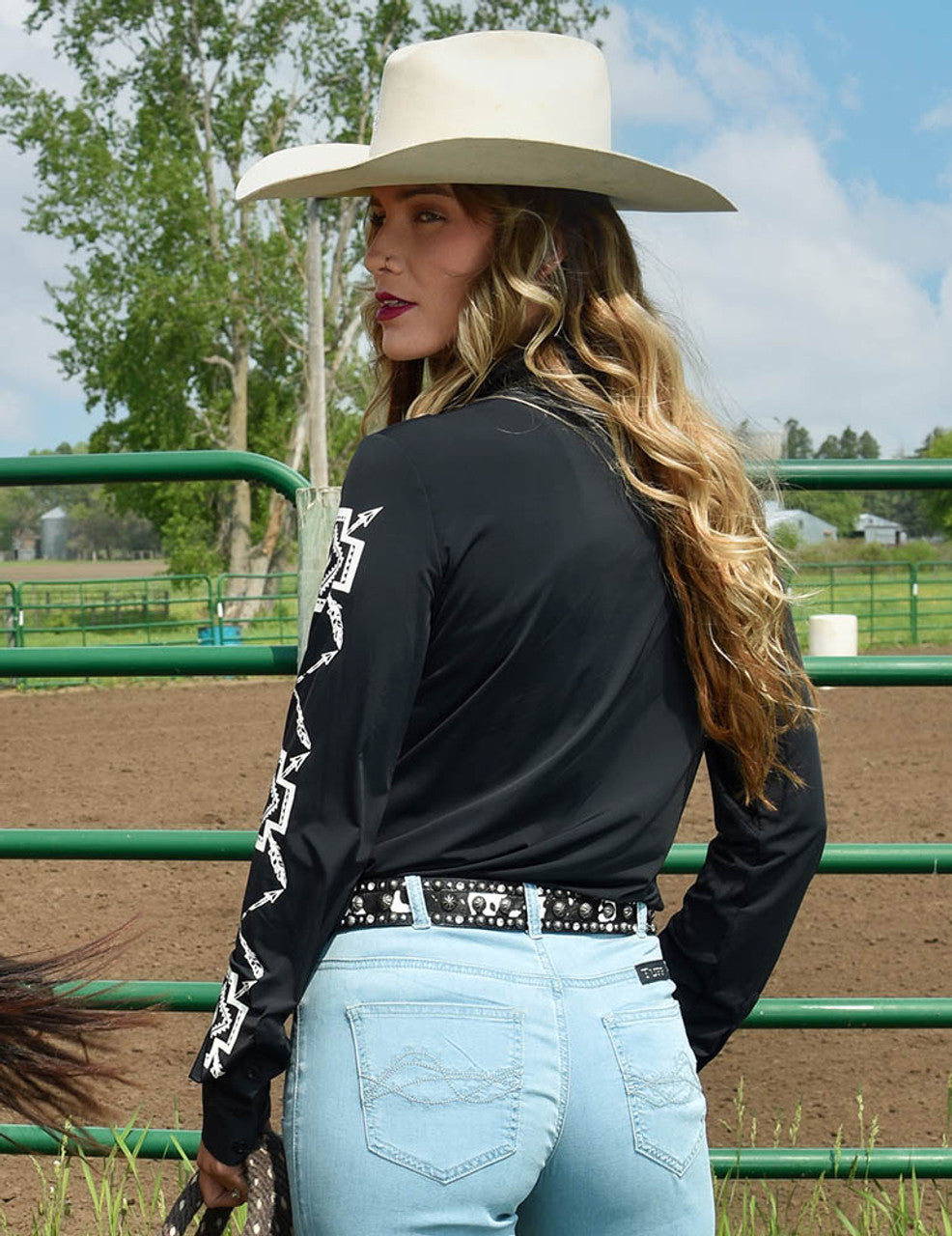 Cowgirl Tuff Black Lightweight Breathe Button Aztec Up Gear Apparel Up Tack Print and Cream Pullover – with